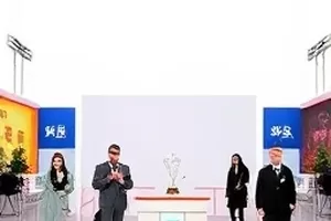 《片方正名公告》列表封面，公告栏与文件夹